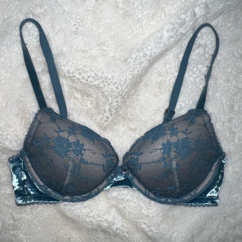 32 b Victoria secret blue velvet bra.